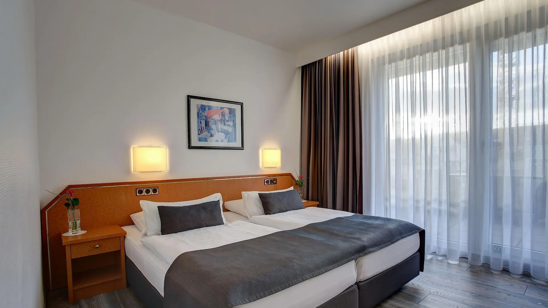 Trip Inn Hotel Esplanade, Duesseldorf 4*, Dusseldorf